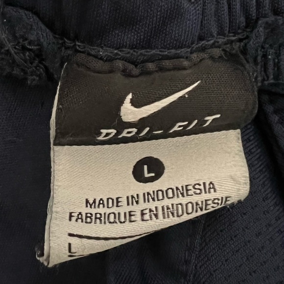 Nike blue shorts size large women’s - Picture 5 of 5